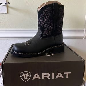 Brand new western women’s cowboy boots. Size 11